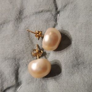 Pink cultured pearl studs